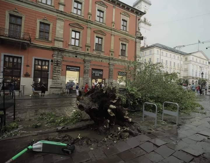 буревій у Львові
